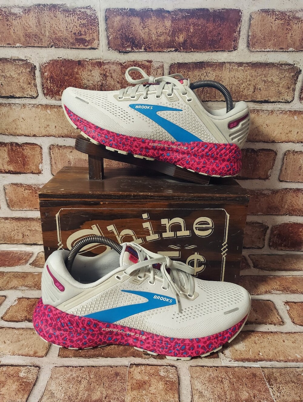 Pre-owned 2022 Brooks Adrenaline Gts-22
